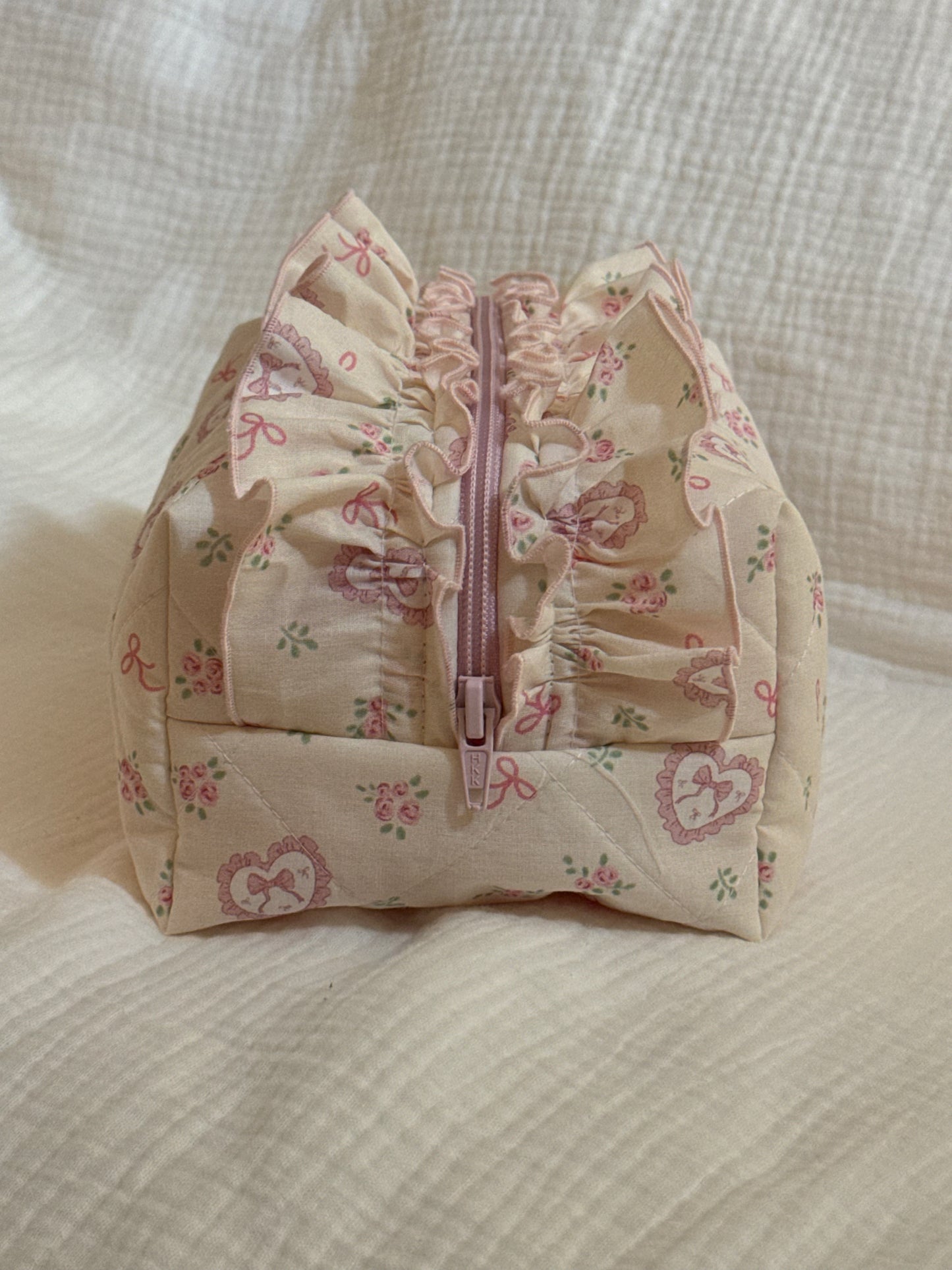 Hearty Bow Ruffles Pouch
